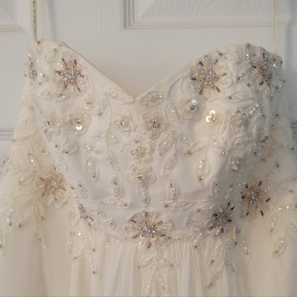 David's Bridal Galina Ivory Gown Size 6